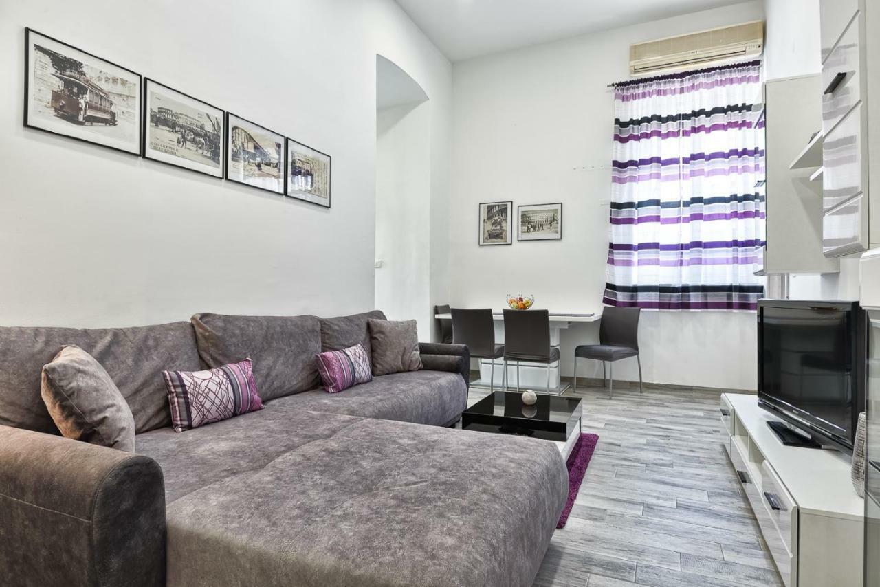 Apartment 20M From Arena Pola Esterno foto
