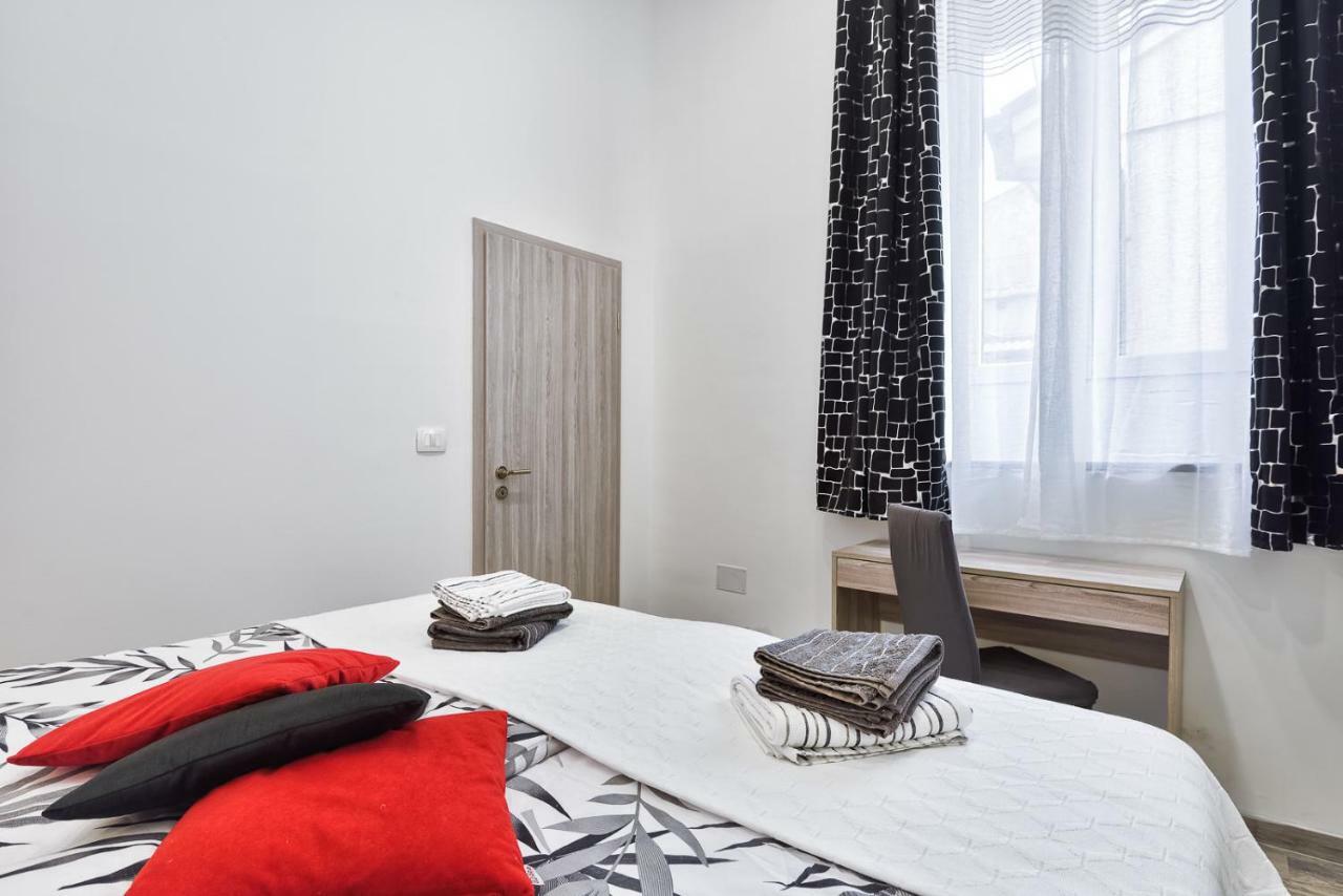 Apartment 20M From Arena Pola Esterno foto